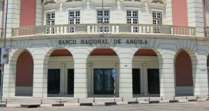 Banca angolana comprou 380 milhões de dólares em divisas