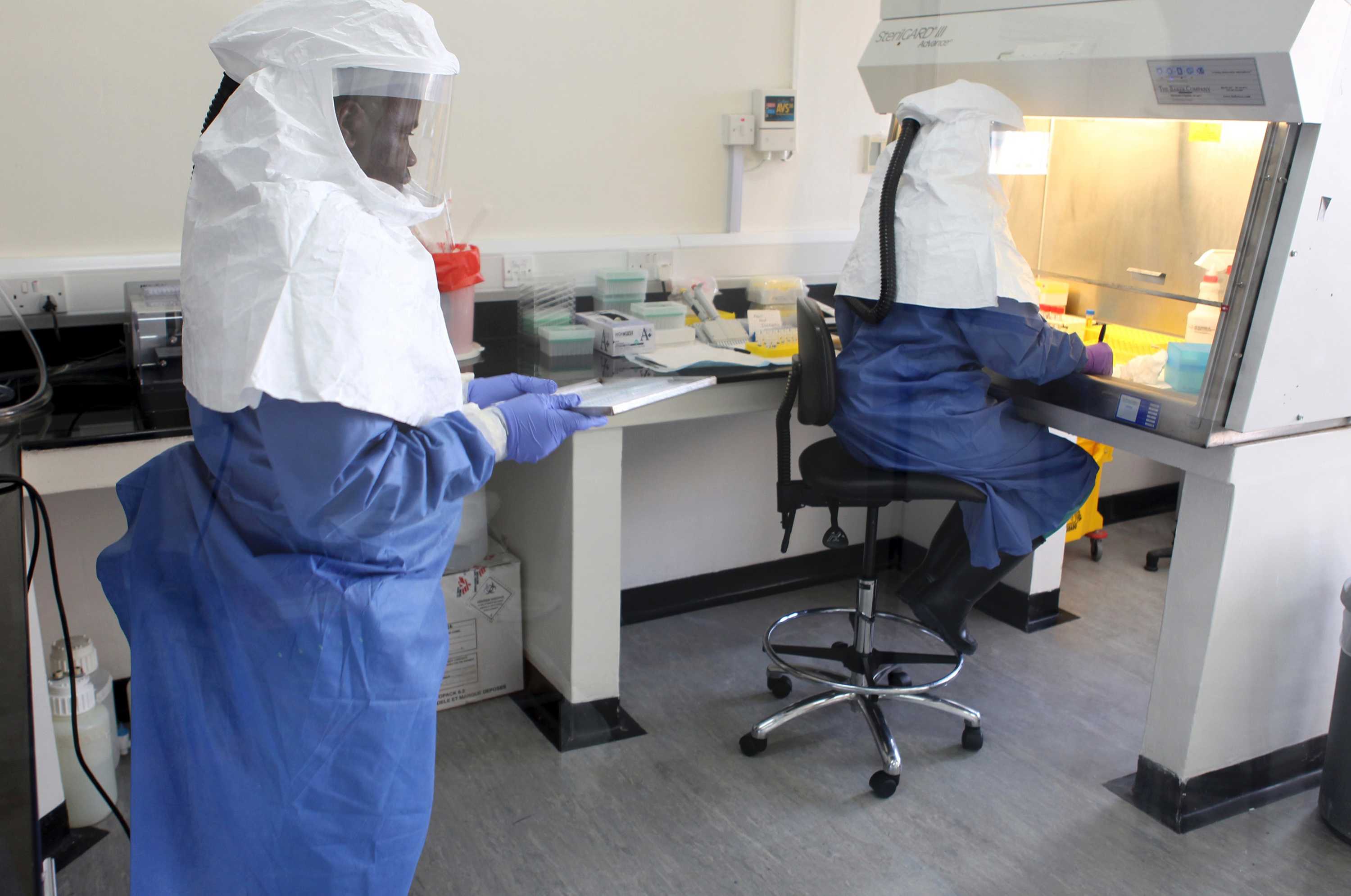Testes de vacinas para o Ébola disponíveis em Janeiro