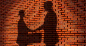 Acabar com a corrupção? Missão (im)possível - Folha 8