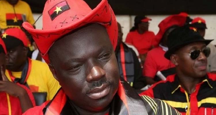Kangamba regressa à ribalta para “chatear” o tio Presidente