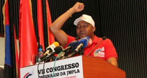 Res(vés) insanidade, Res(cova) bajulação - Folha 8