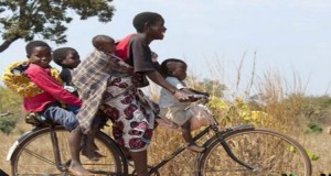 Uau! Alunos vão para a escola de bicicleta - Folha 8