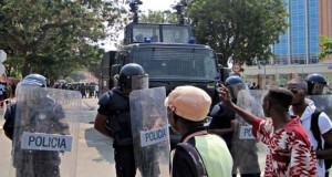 Marchas fazem fim-de-semana escaldante em Luanda - Folha 8
