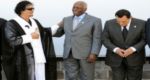 Tal como fez com Mubarak ou Kadafi, Obama elogia Dos Santos