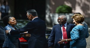 Cavaco Silva condecora Armando Guebuza - Folha 8