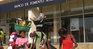 Angolanas (ainda) estão longe da inclusão bancária - Folha 8