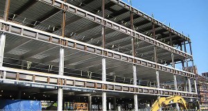 Luanda vira capital das construções metálicas - Folha 8