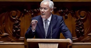 Miguel Macedo Ex-líder parlamentar, ex-ministro - Folha 8