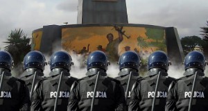 Porrada neles em prol da democracia... norte-coreana - Folha 8
