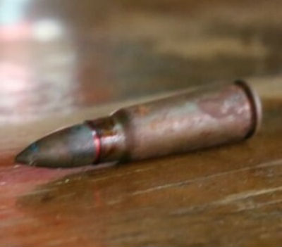 A bala de “aviso”, deixada em casa do general Pakas.