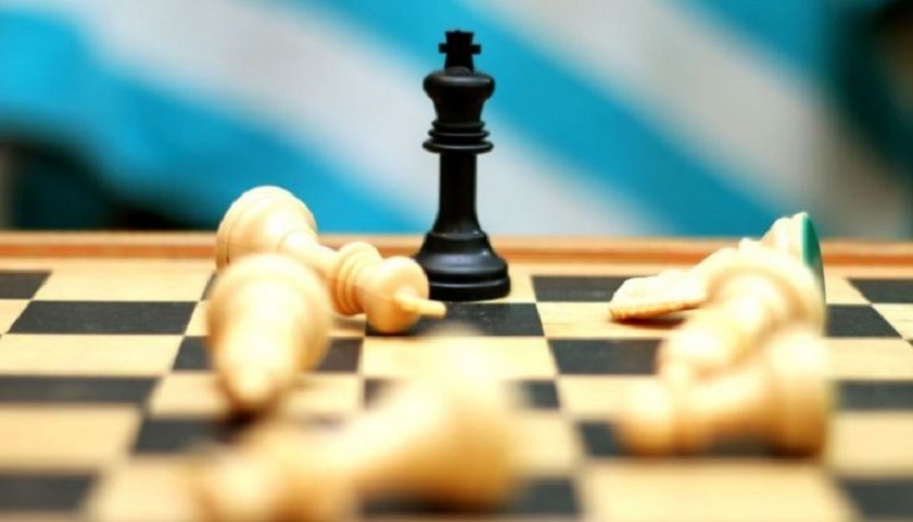 João Lourenço convida a oposição para um jogo de xadrez